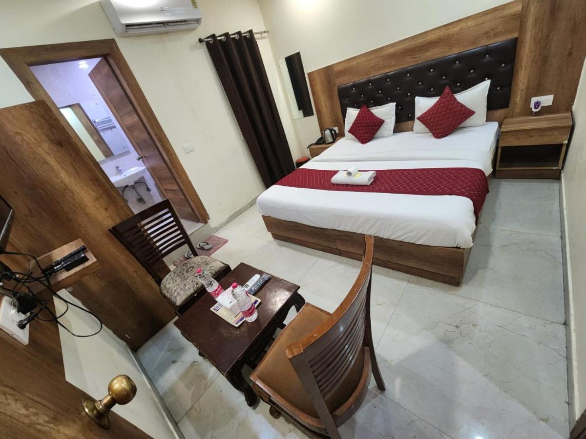 Hotel Ambe Inn By Ambience Delhi Igi Airport 新德里 外观 照片